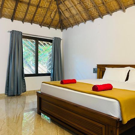 Hampi Village Resort & Tutti Cafe Екстер'єр фото