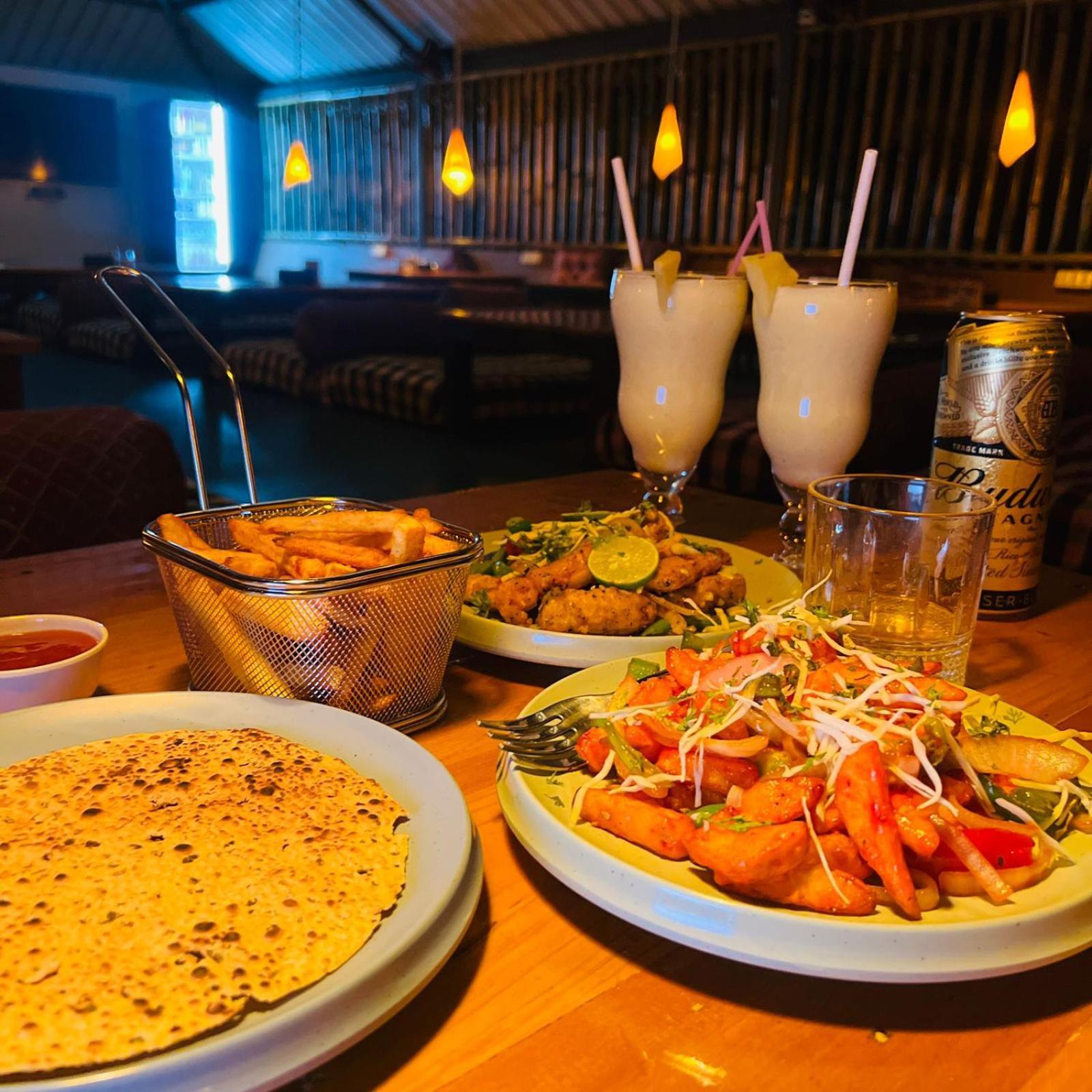 Hampi Village Resort & Tutti Cafe Екстер'єр фото