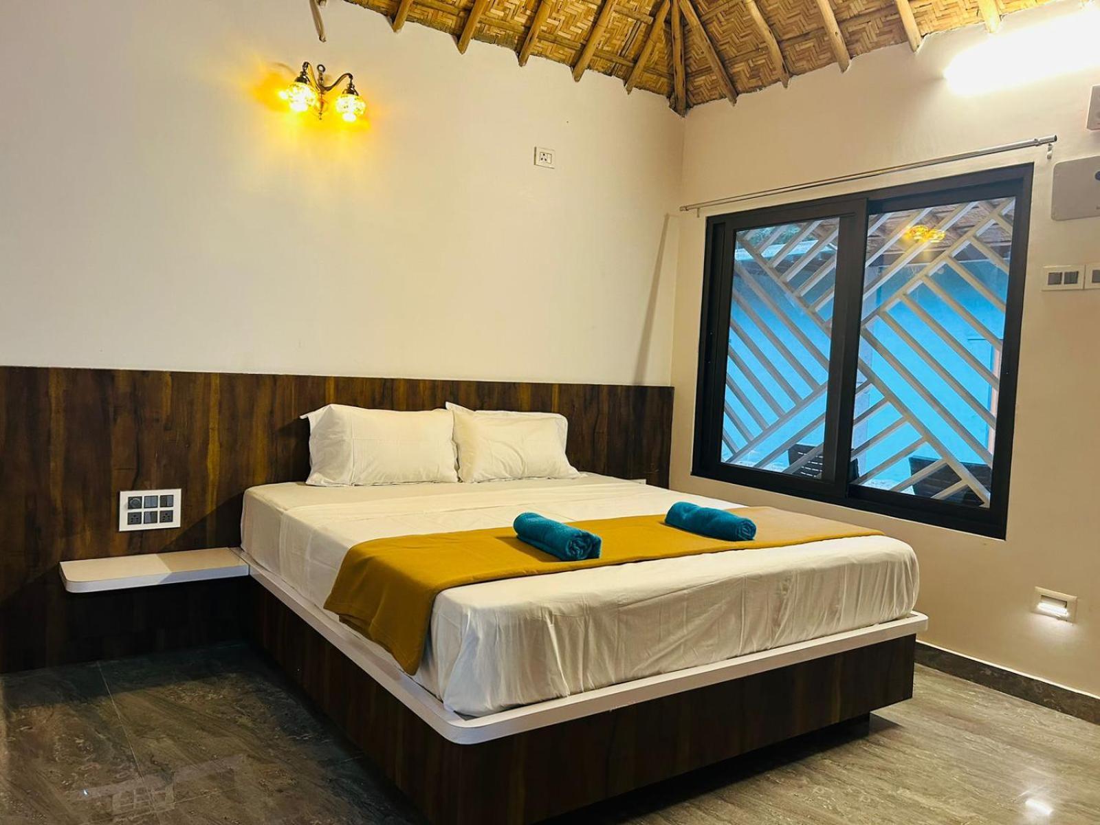 Hampi Village Resort & Tutti Cafe Екстер'єр фото