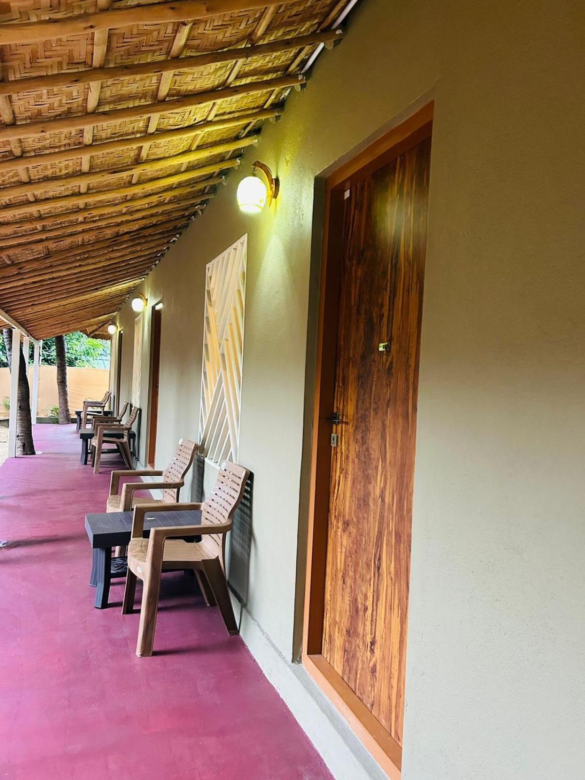 Hampi Village Resort & Tutti Cafe Екстер'єр фото