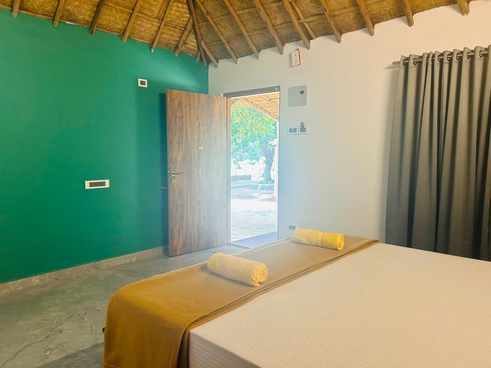 Hampi Village Resort & Tutti Cafe Екстер'єр фото