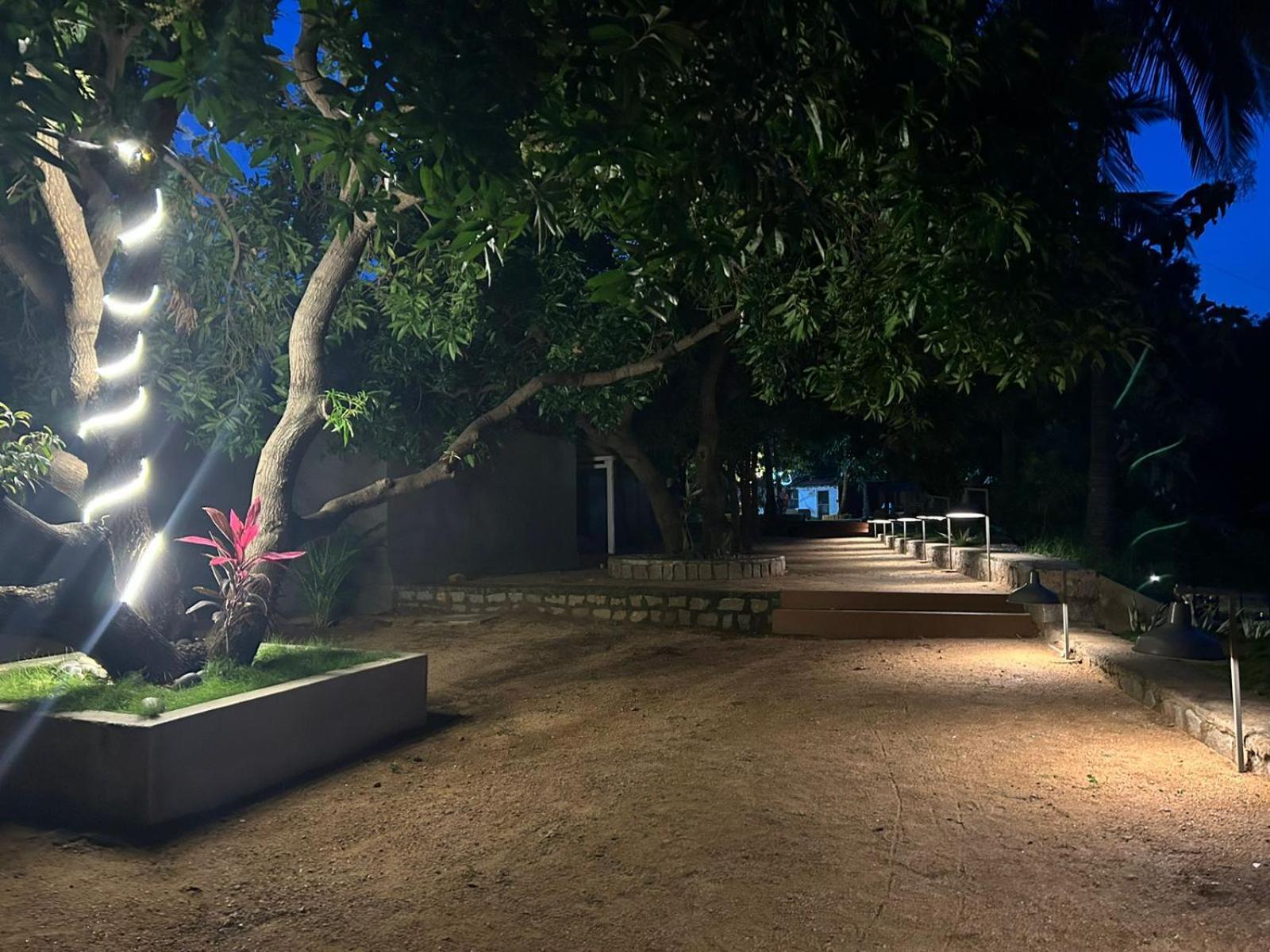 Hampi Village Resort & Tutti Cafe Екстер'єр фото