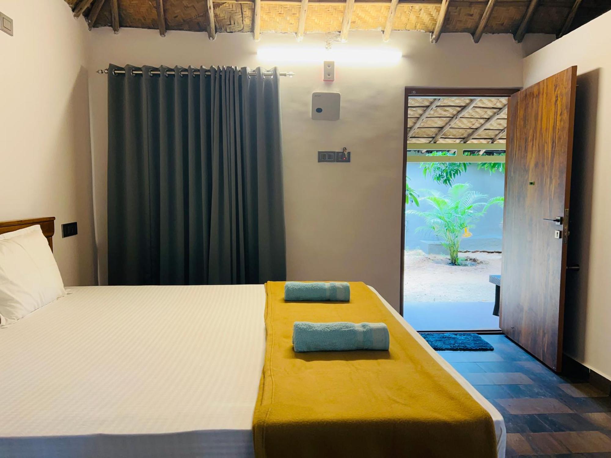 Hampi Village Resort & Tutti Cafe Екстер'єр фото