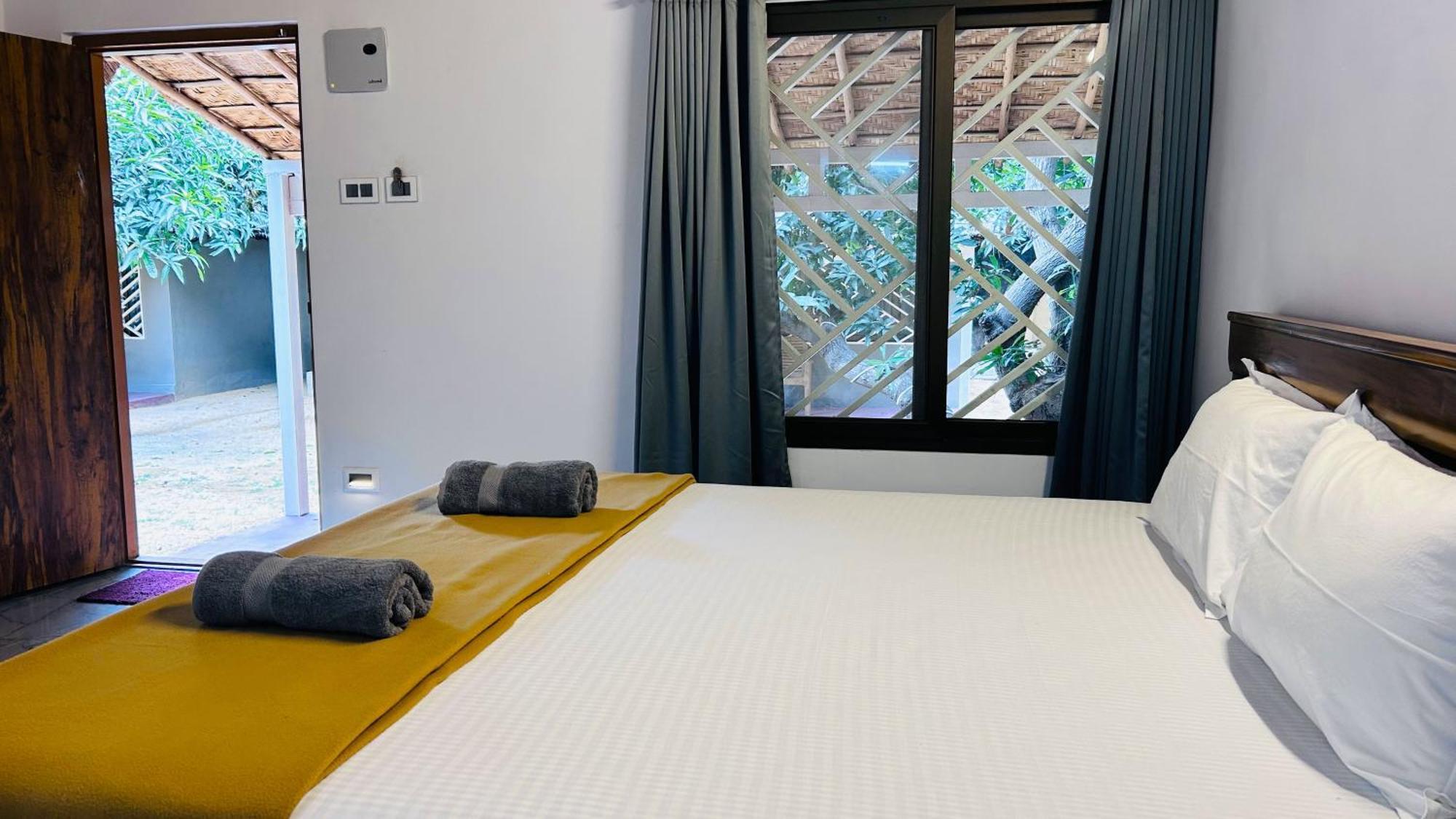 Hampi Village Resort & Tutti Cafe Екстер'єр фото