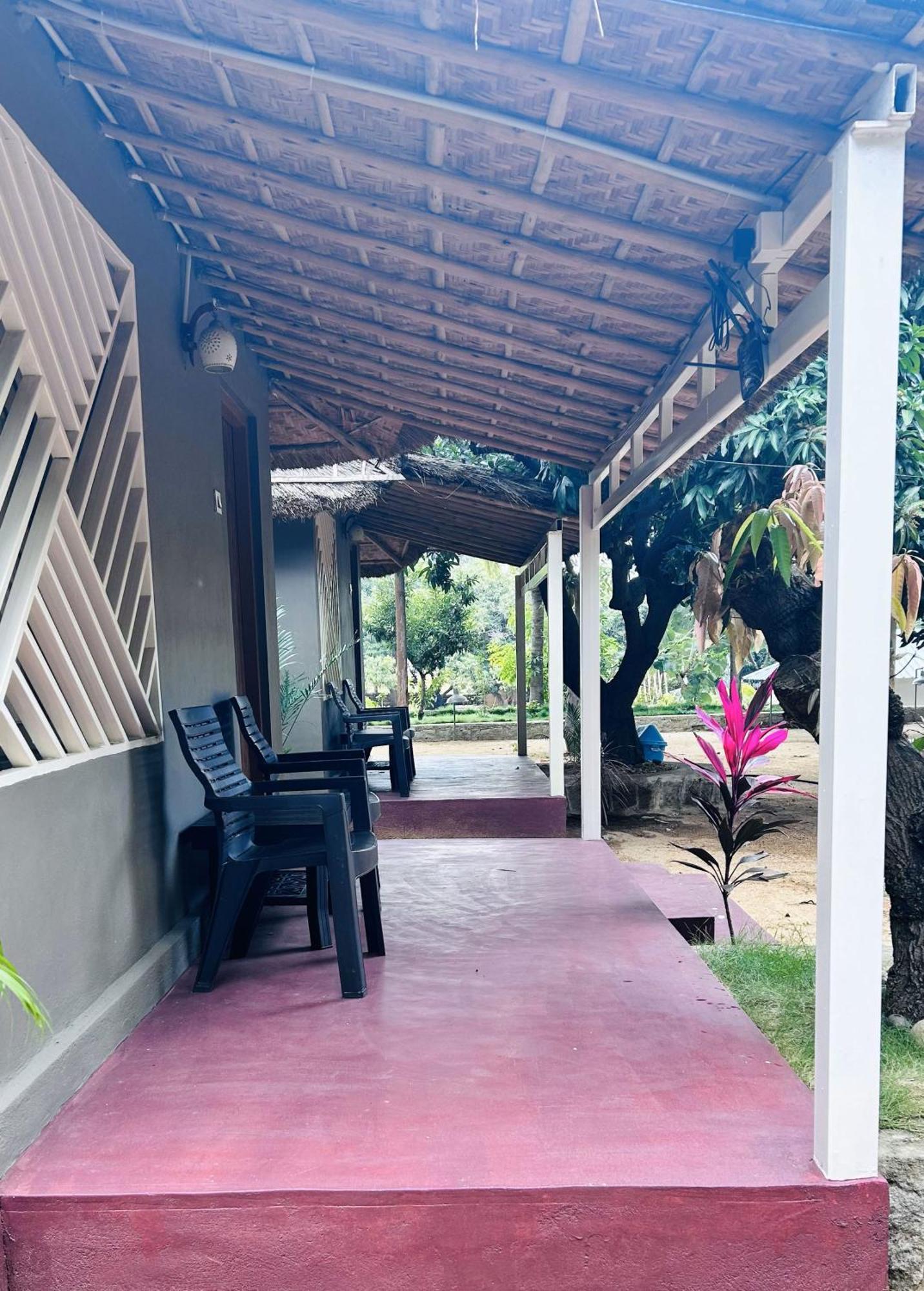 Hampi Village Resort & Tutti Cafe Екстер'єр фото
